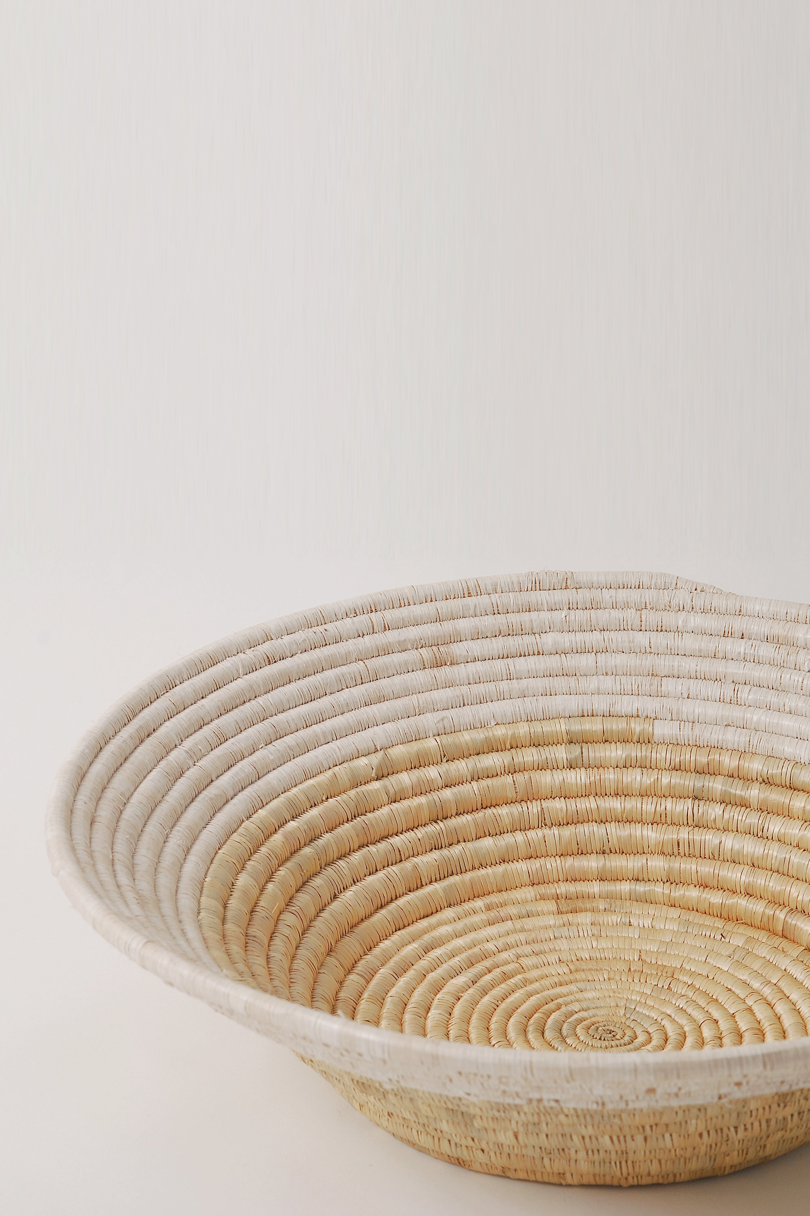 Tabletop Woven Basket White Accent (2 Sizes)